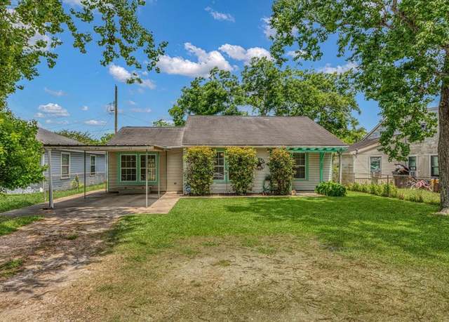 Property at 121 5th St, Brazoria, TX 77422, 3 beds, 1 bath