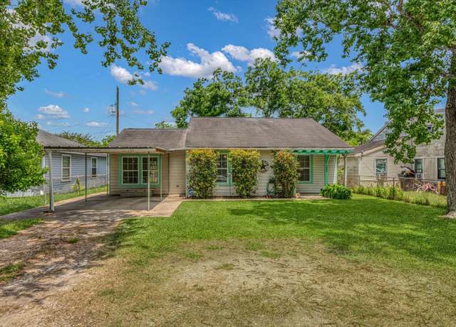 Property at 121 5th St, Brazoria, TX 77422, 3 beds, 1 bath