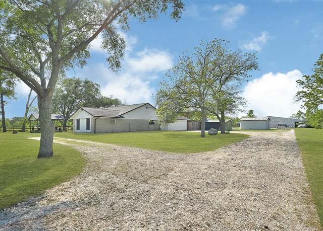 Property at 1901 County Road 152, Alvin, TX 77511, 4 beds, 2 baths