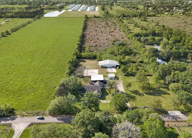 Property at 1901 County Road 152, Alvin, TX 77511, 4 beds, 2 baths