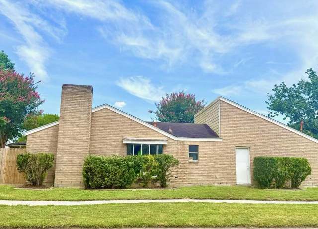 Property at 9578 W Airport Blvd, Houston, TX 77031, 3 beds, 2 baths