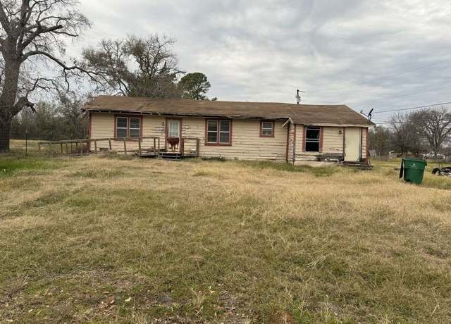 Property at 801 Clark St, Fairfield, TX 75840, 3 beds, 1 bath