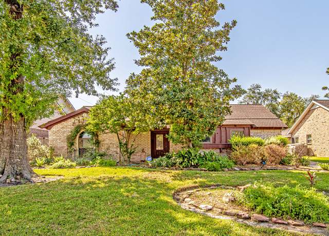 Property at 2310 Brooktree Dr, Houston, TX 77008, 3 beds, 2 baths