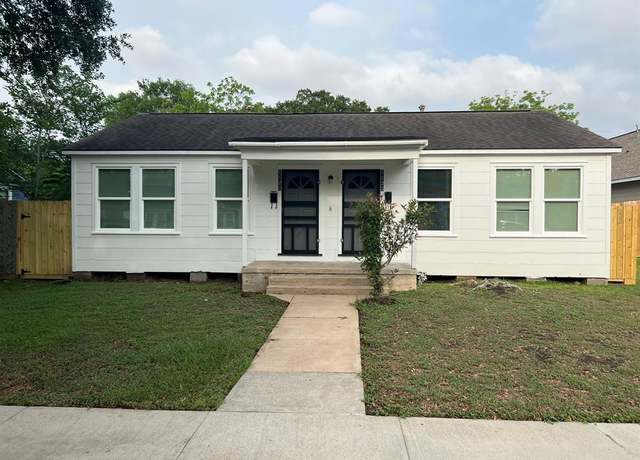 Property at 1121 Ward St, Rosenberg, TX 77471, 2 beds, 2 baths
