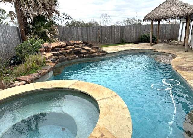 Property at 2907 Arrowhead Dr, Sugar Land, TX 77479, 4 beds, 3.5 baths