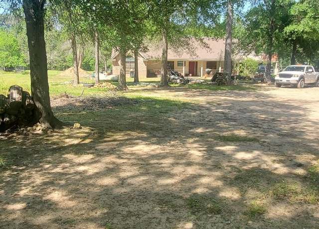 Property at 12110 Hillcrest Dr, Pinehurst, TX 77362, 4 beds, 4.5 baths