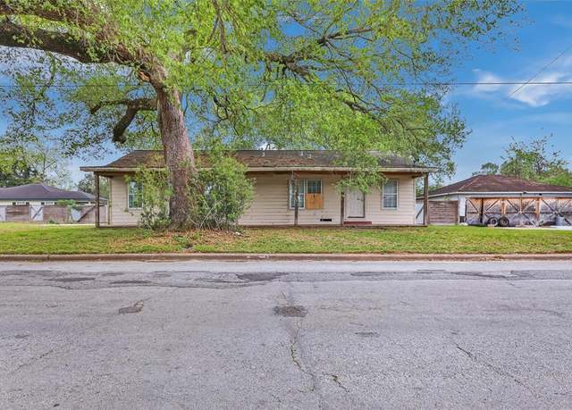 Property at 1708 N San Jacinto St #1710, Liberty, TX 77575, 4 beds, 2 baths