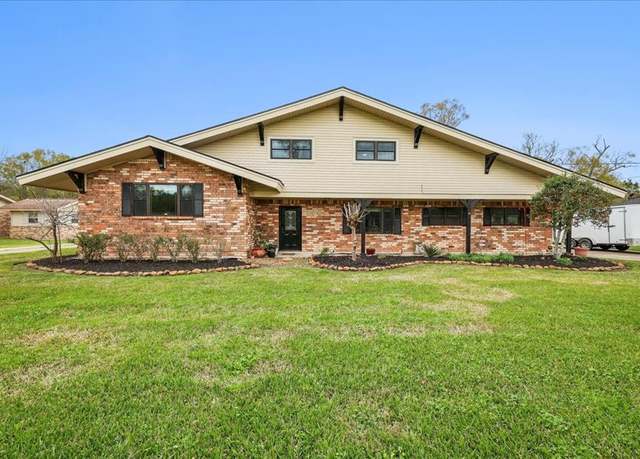 Property at 8718 S Dana Cir, Orange, TX 77632, 3 beds, 2.5 baths