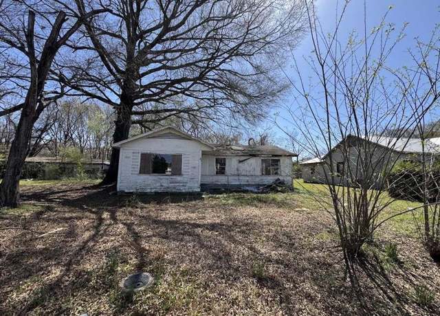 Property at 3309 Austin St, Texarkana, TX 75501, 3 beds, 1 bath