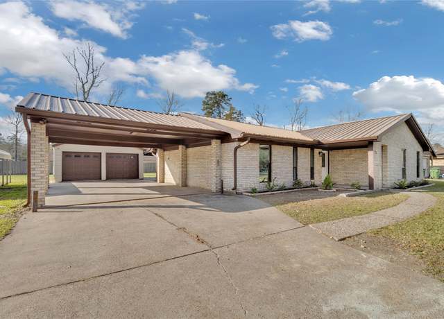 Property at 16 River Oaks St, Dayton, TX 77535, 4 beds, 3 baths