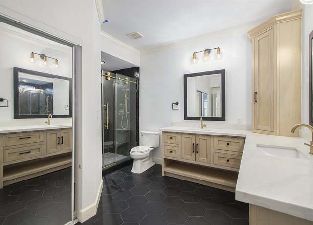 Property at 2100 Welch St Unit C101, Houston, TX 77019, 2 beds, 1 bath