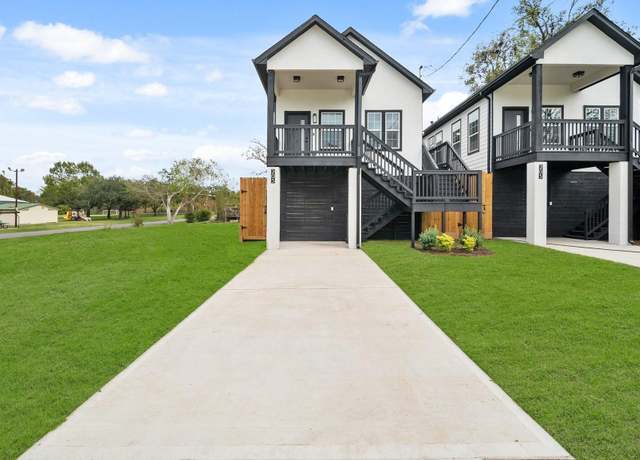 Property at 205 3rd St, Rosenberg, TX 77471, 3 beds, 2.5 baths