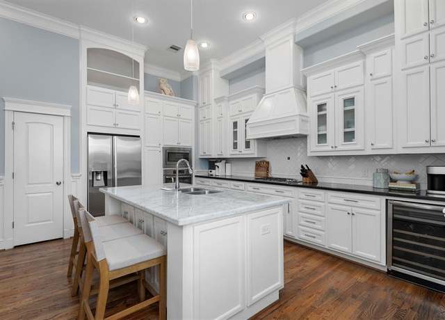 Property at 1429 W 25th St, Houston, TX 77008, 3 beds, 3.5 baths