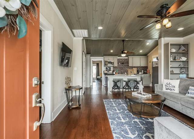 Property at 1414 Mechanic St, Galveston, TX 77550, 3 beds, 2 baths