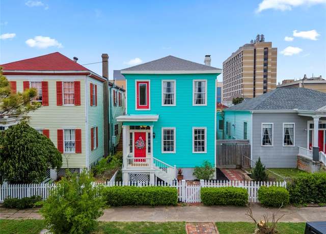 Property at 1114 Postoffice St E, Galveston, TX 77550, 4 beds, 3.5 baths
