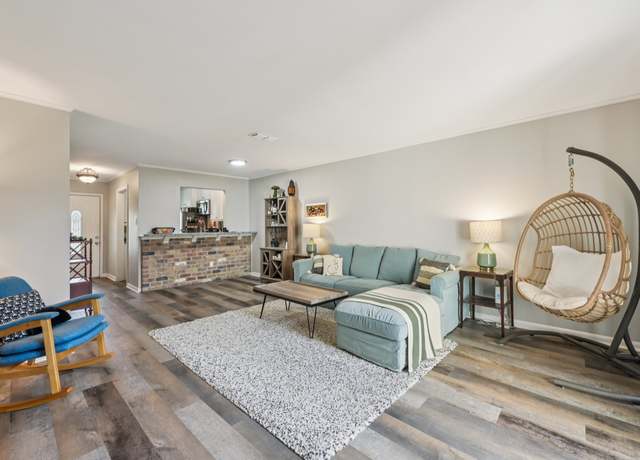 Property at 10676 Hazelhurst Dr, Houston, TX 77043, 2 beds, 1.5 baths