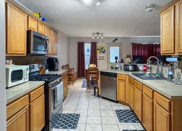 Property at 13616 Barton Meadow Ct, Rosharon, TX 77583, 4 beds, 2.5 baths