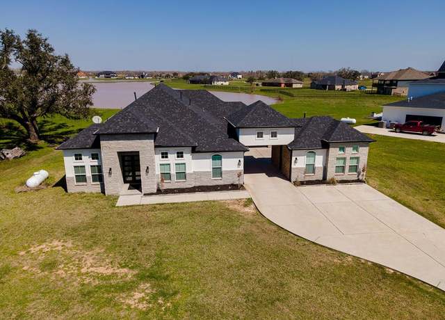 Property at 627 Lily Lane Ln, Rosharon, TX 77583, 4 beds, 3.5 baths