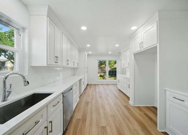 Property at 9711 Derrik Dr, Houston, TX 77080, 4 beds, 4.5 baths