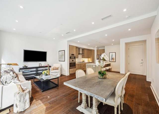 Property at 2323 W Main St #204, Houston, TX 77098, 2 beds, 2.5 baths