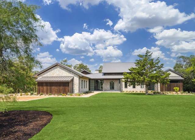 Property at 102 Labrador Ln, Columbus, TX 78934, 5 beds, 5.5 baths