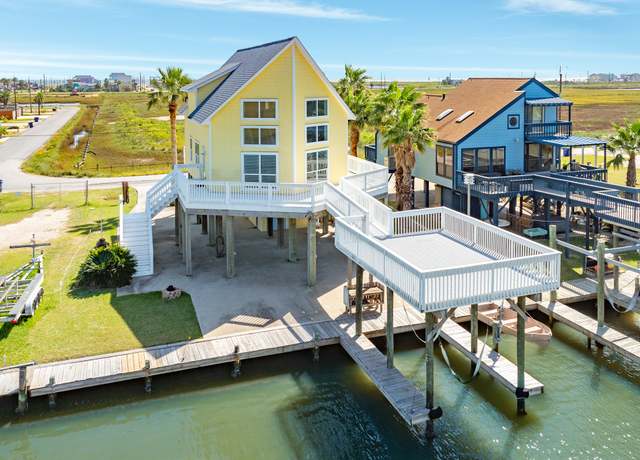 Property at 431 Swordfish Ln, Surfside Beach, TX 77541, 3 beds, 2.5 baths