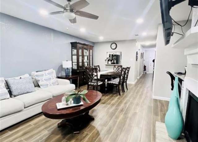Property at 2112 Greenbriar Colony Dr, Houston, TX 77032, 2 beds, 2.5 baths