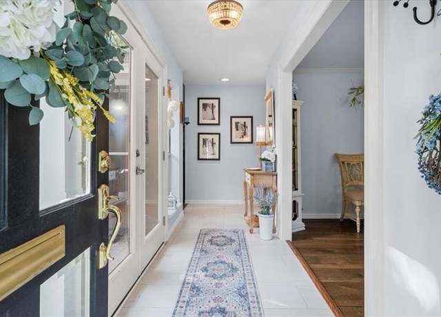 Property at 1925 Foxbriar Dr, Huntsville, TX 77340, 3 beds, 2 baths