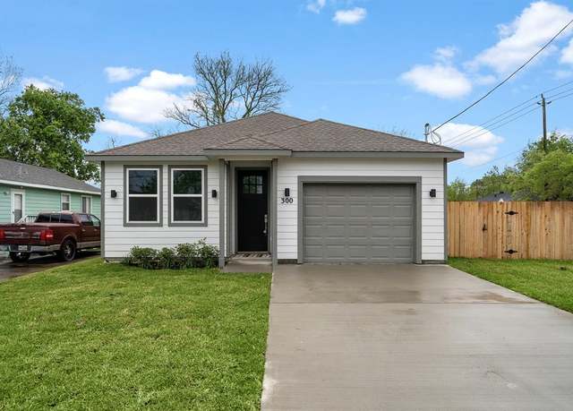 Property at 300 Stewart St, Baytown, TX 77520, 3 beds, 2 baths
