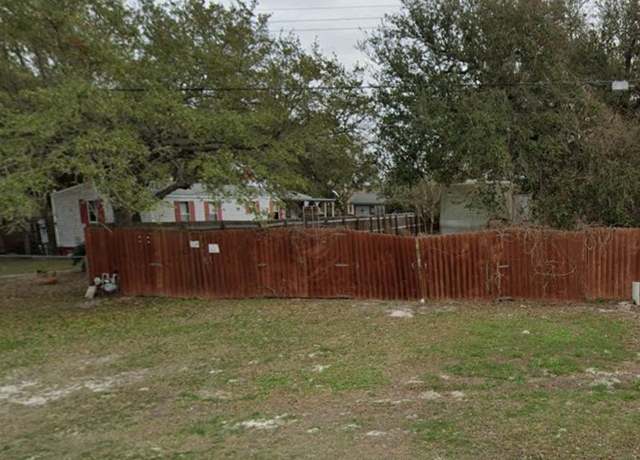 Property at 318 S Kossuth St, Rockport, TX 78382