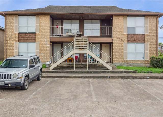 Property at 4029 Briar Hollow Dr, Dickinson, TX 77539, 8 beds, 1 bath