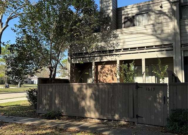 Property at 1619 S Kirkwood Rd #215, Houston, TX 77077, 2 beds, 2.5 baths