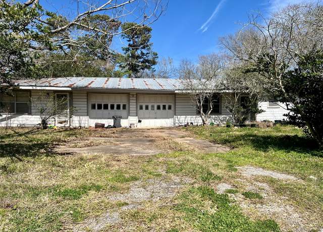 Property at 711 S Carroll St, La Porte, TX 77571, 3 beds, 2 baths