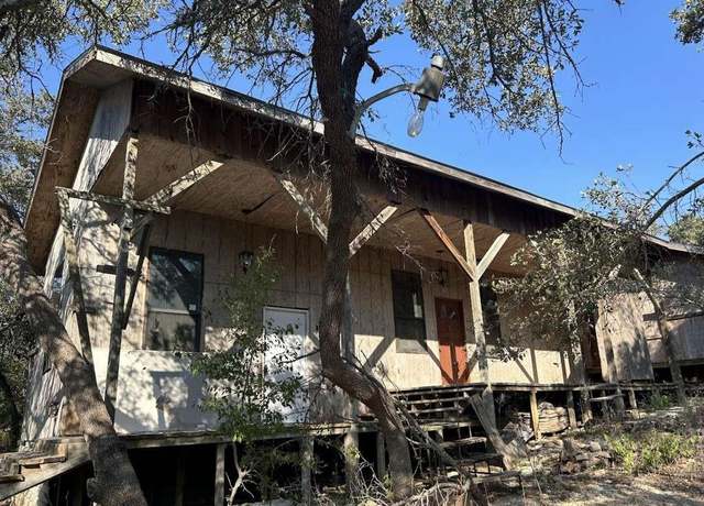 Property at 299 N Loop Dr, Blanco, TX 78606, 3 beds, 1 bath