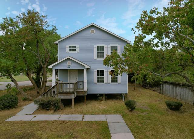 Property at 518 Meadowlawn St, La Porte, TX 77571, 3 beds, 2 baths