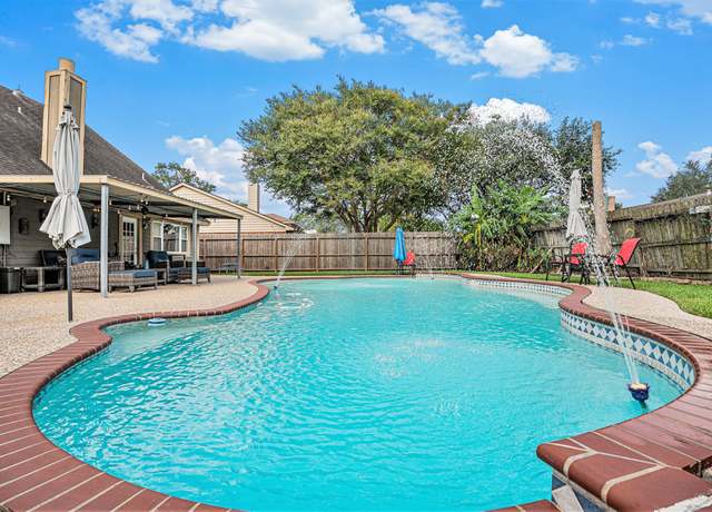 Property at 2319 Meade Ct, League City, TX 77573, 5 beds, 2.5 baths