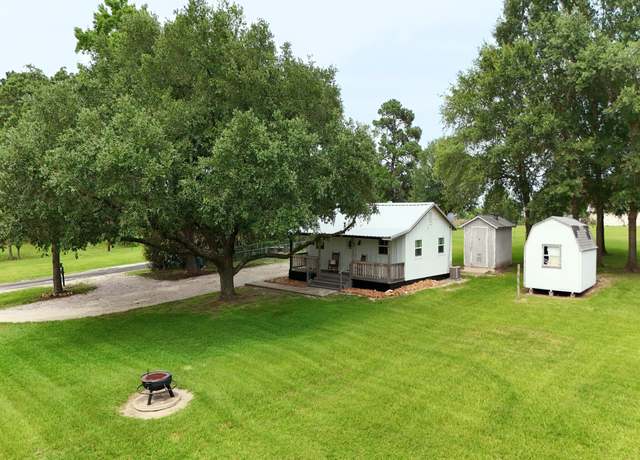 Property at 409 Moffett Springs Rd, Huntsville, TX 77320, 2 beds, 1 bath