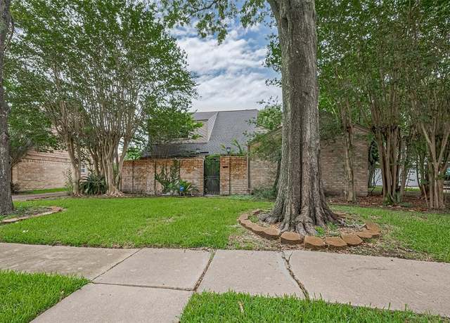 Property at 2107 Shadowbriar Dr, Houston, TX 77077, 4 beds, 2.5 baths