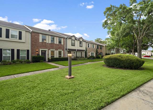 Property at 1344 Country Place Dr, Houston, TX 77079, 3 beds, 2.5 baths