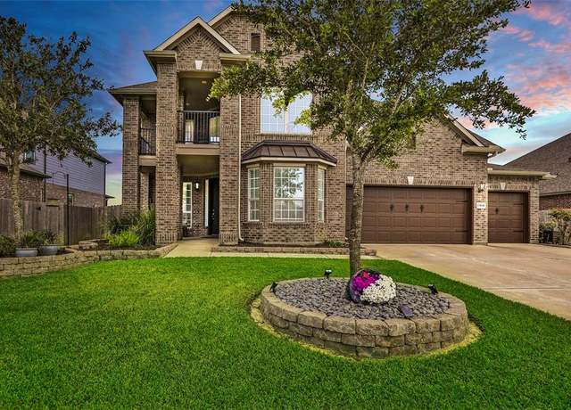 Property at 13814 Russell Ct, Mont Belvieu, TX 77523, 4 beds, 3.5 baths