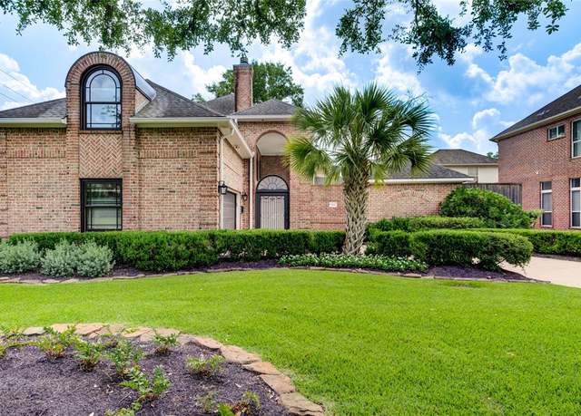 Property at 816 Holton St, Bellaire, TX 77401, 4 beds, 3.5 baths