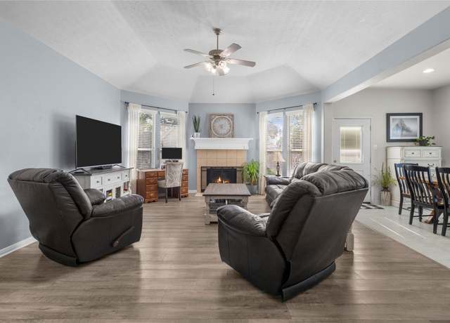 Property at 4026 Rasberry Ct, Dickinson, TX 77539, 3 beds, 2 baths