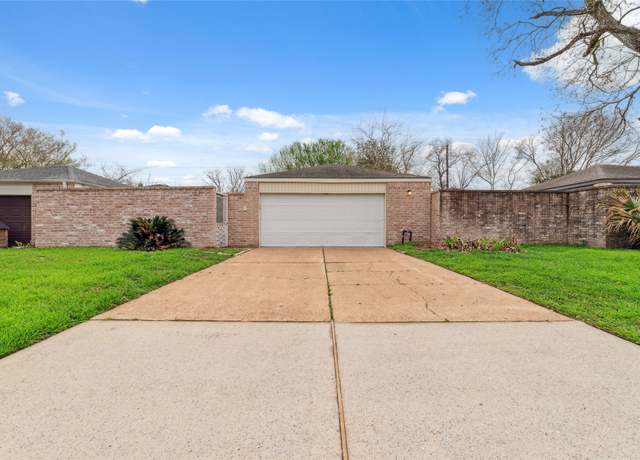Property at 16123 Ridgegreen Dr, Houston, TX 77082, 3 beds, 2 baths