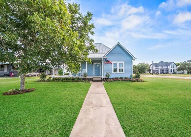 Property at 664 Laurel St S, Matagorda, TX 77457, 3 beds, 2 baths