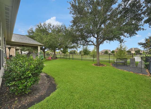 Property at 8227 Clover Leaf Dr, Rosenberg, TX 77469, 4 beds, 2 baths