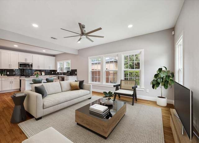 Property at 3210 Oakmont St, Houston, TX 77021, 4 beds, 3.5 baths