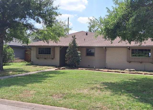 Property at 1951 Woodvine Dr, Houston, TX 77055, 3 beds, 2 baths