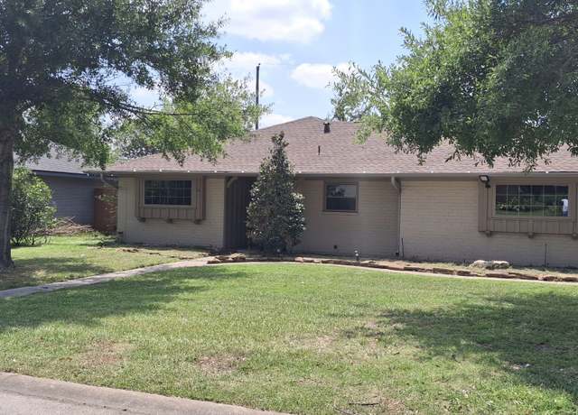Property at 1951 Woodvine Dr, Houston, TX 77055, 3 beds, 2 baths