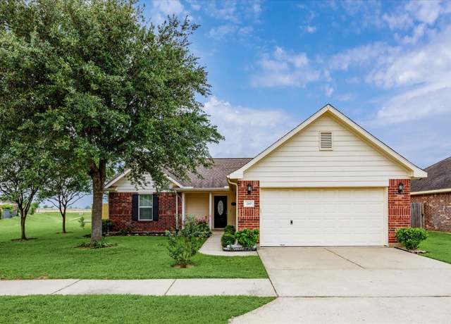 Property at 243 S Lantana Cir, Sealy, TX 77474, 3 beds, 2 baths