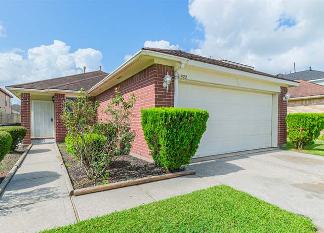 Property at 11922 Kewalo Basin Ln, Houston, TX 77034, 3 beds, 2 baths